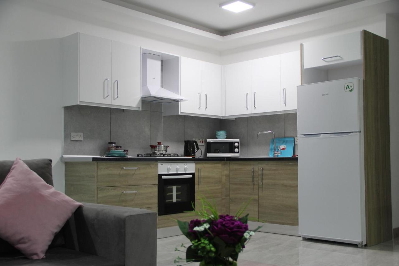 Okman Homes Кирения Экстерьер фото