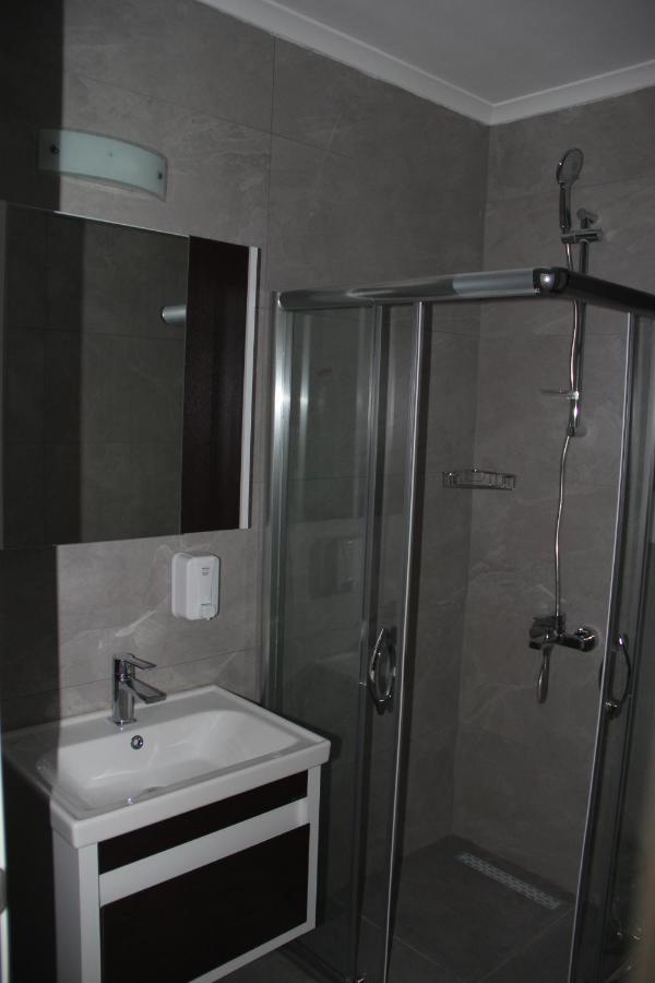 Okman Homes Кирения Экстерьер фото