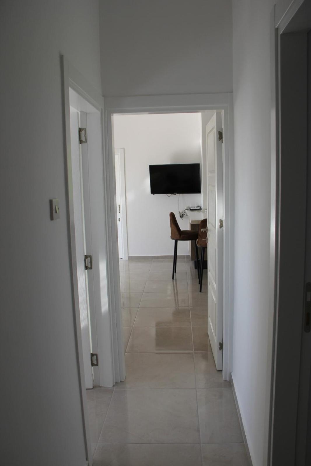 Okman Homes Кирения Номер фото